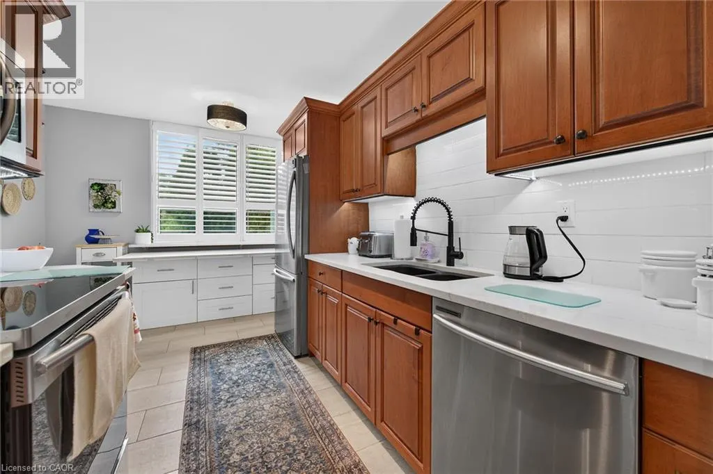 28 ROBINSON Street N Unit# 101 #101