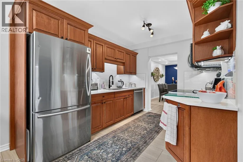 28 ROBINSON Street N Unit# 101 #101