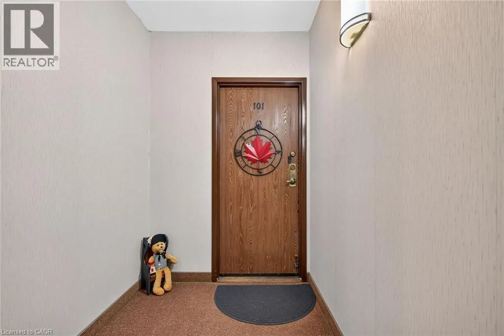 28 ROBINSON Street N Unit# 101 #101