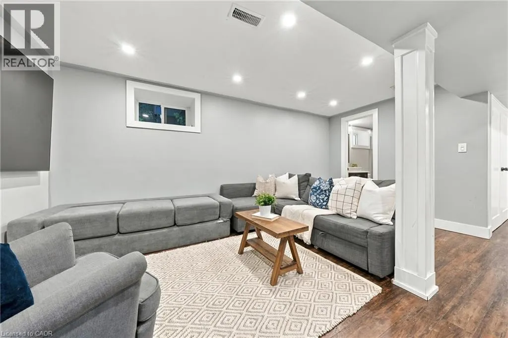 1231 DUNSMURE Road