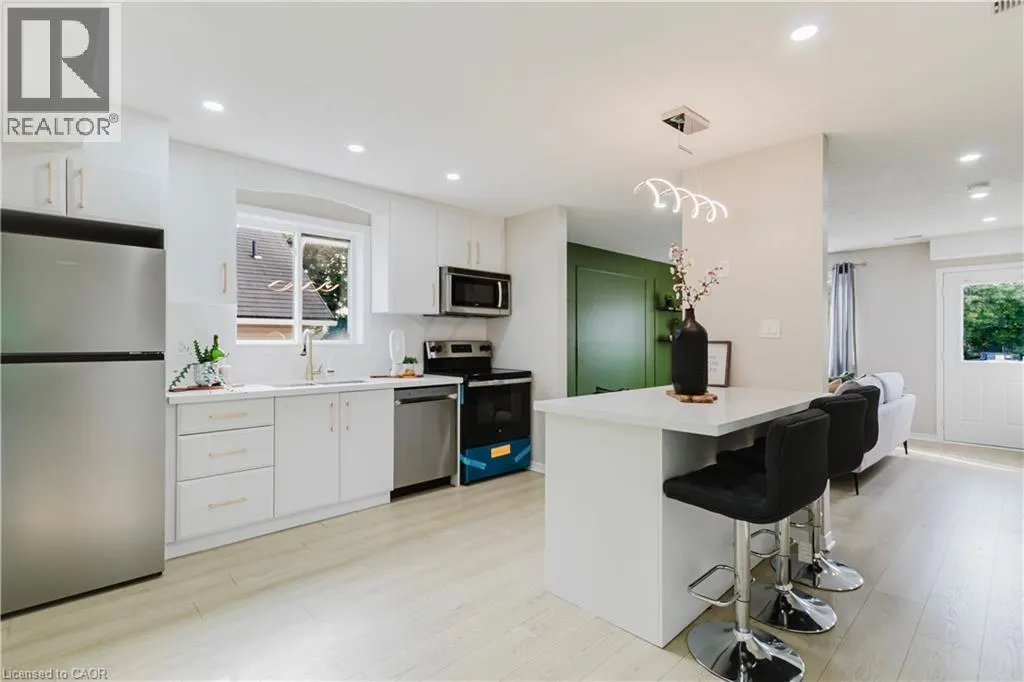 67 KINZIE Avenue