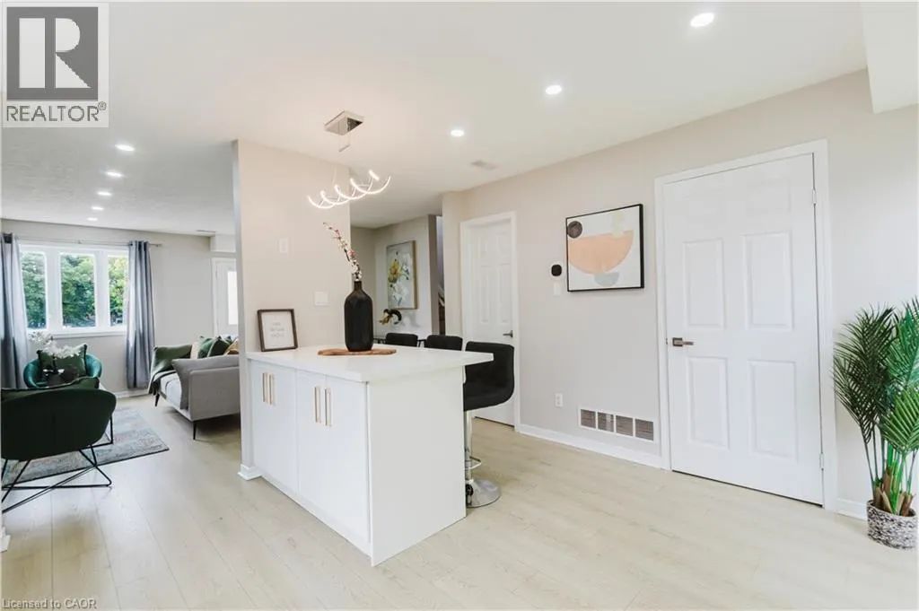 67 KINZIE Avenue