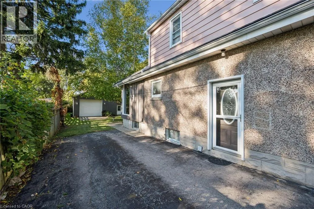 199 1/2 DUNDAS Lane