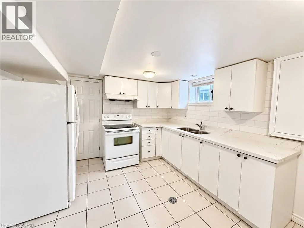 84 WEBER Street S