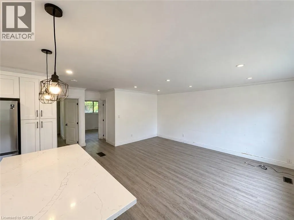 84 WEBER Street S