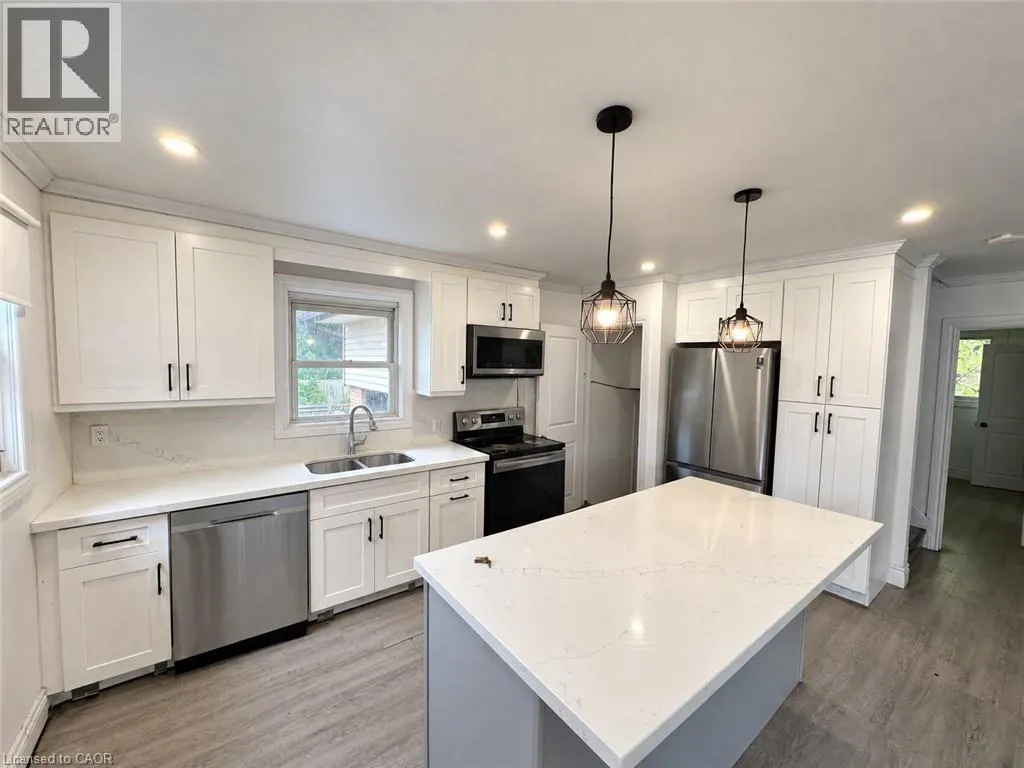 84 WEBER Street S