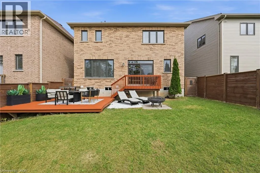 47 LARRY Crescent