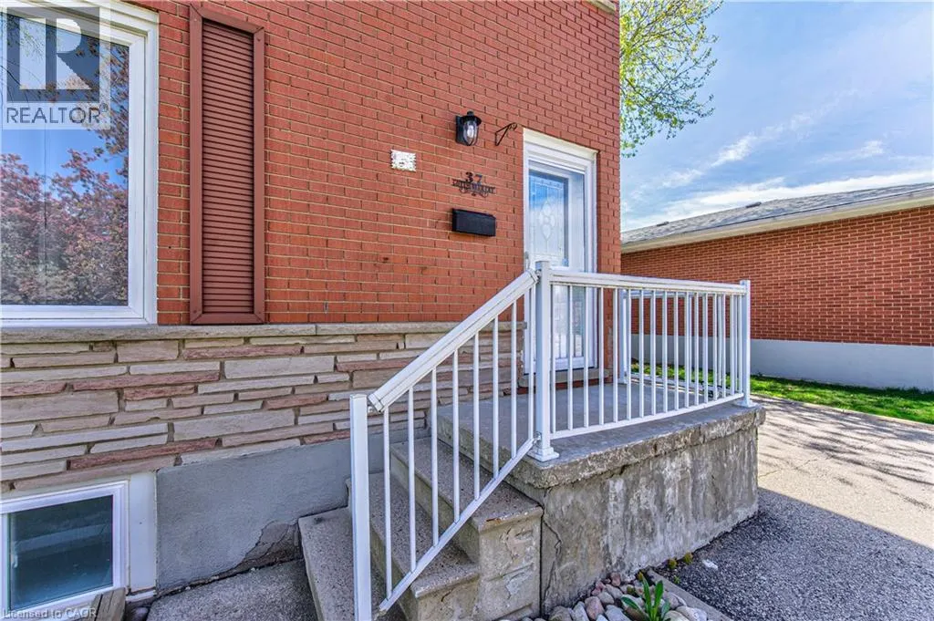 37 GOTTSCHEER Court