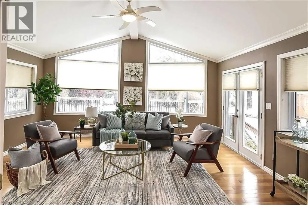 23 WOODSVIEW Avenue