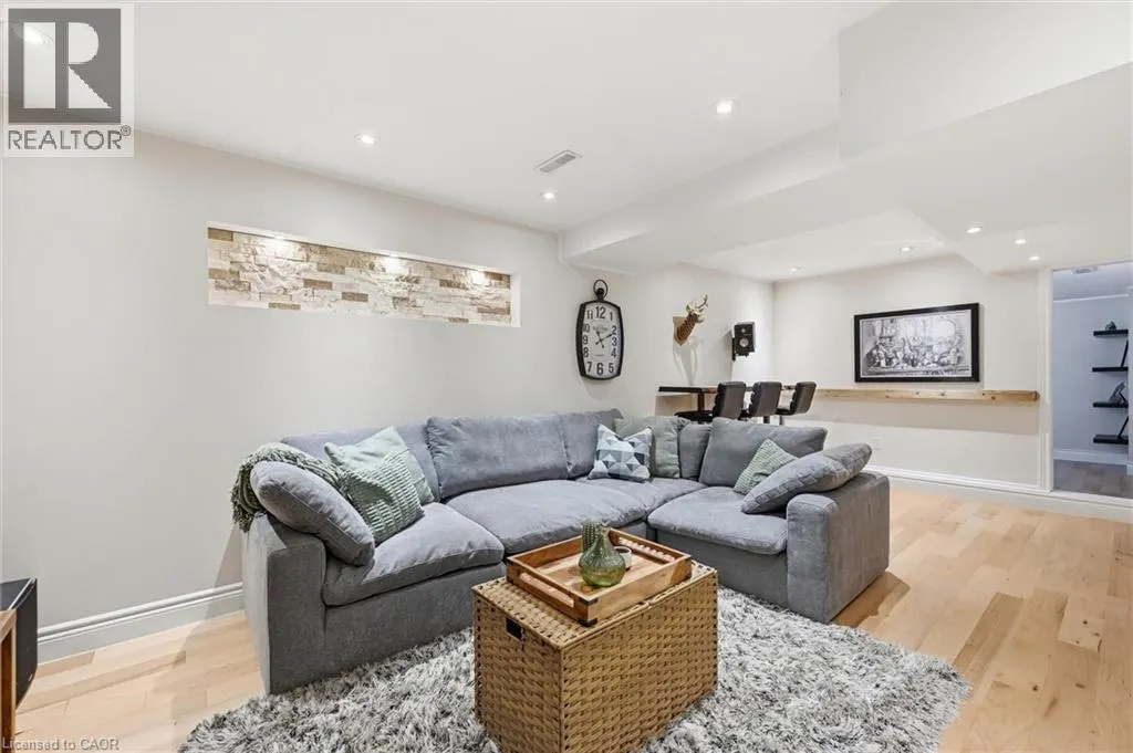 5474 SCHUELLER Crescent