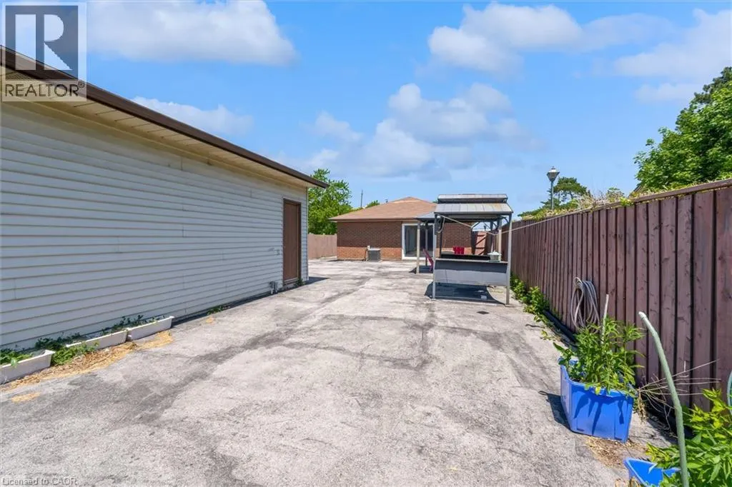 261 LIMERIDGE Road W