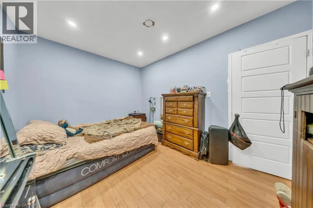 478 GREENFIELD Avenue