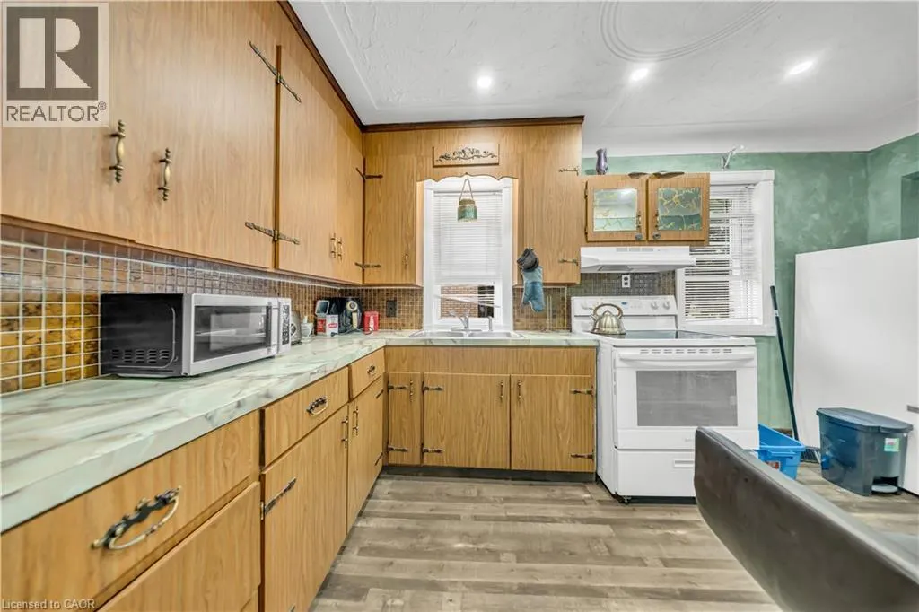 478 GREENFIELD Avenue