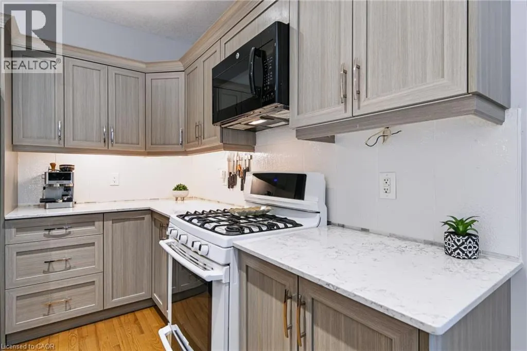 244 DUNDAS Street W Unit# 22 #22