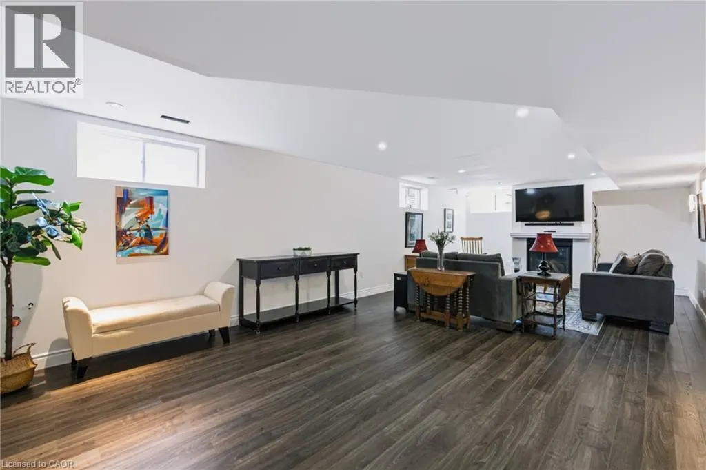244 DUNDAS Street W Unit# 22 #22