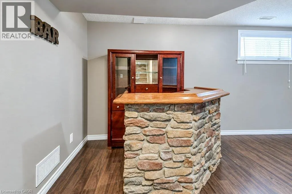 1651 CRIMSON Crescent