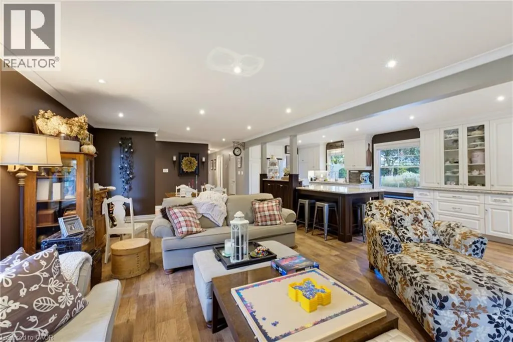 33 JACKSON Crescent