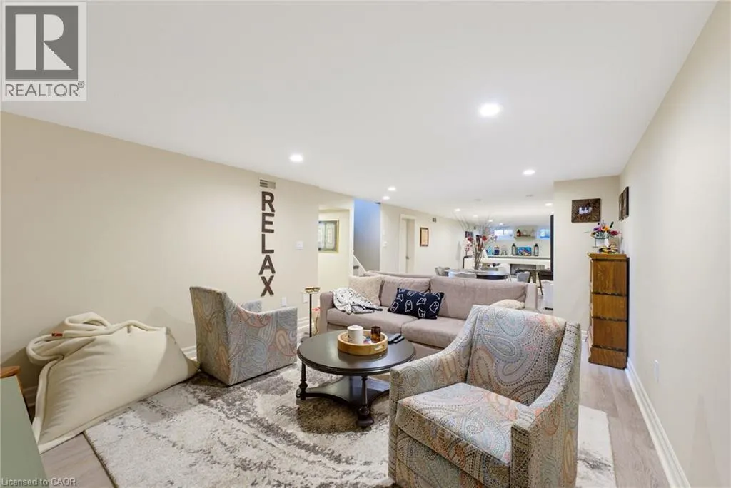 33 JACKSON Crescent