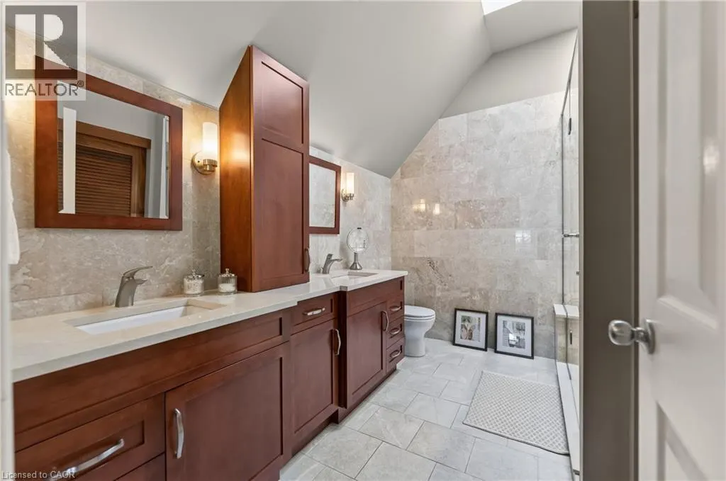 169 JOHN Street W