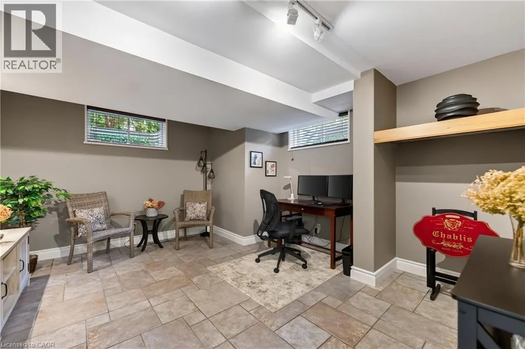 169 JOHN Street W