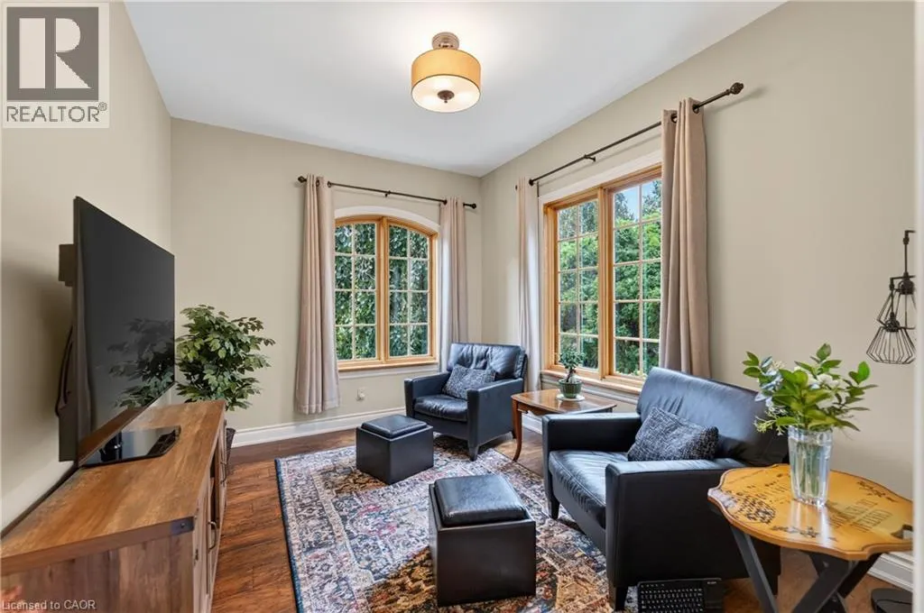 169 JOHN Street W
