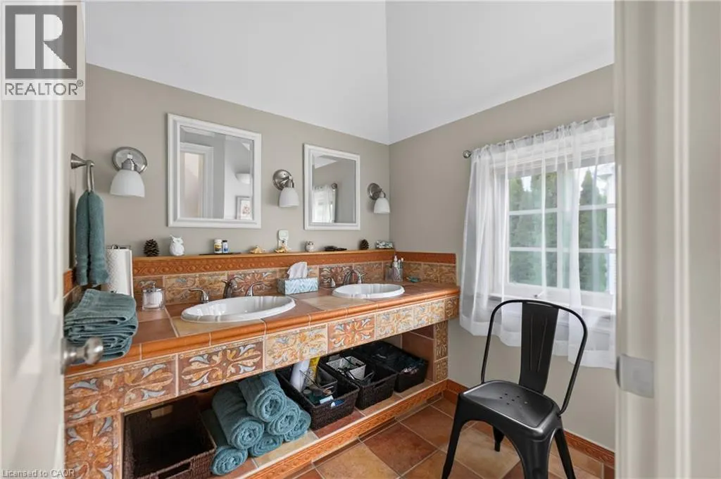 169 JOHN Street W