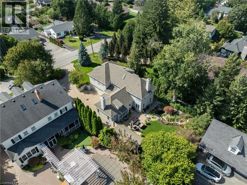 169 JOHN Street W