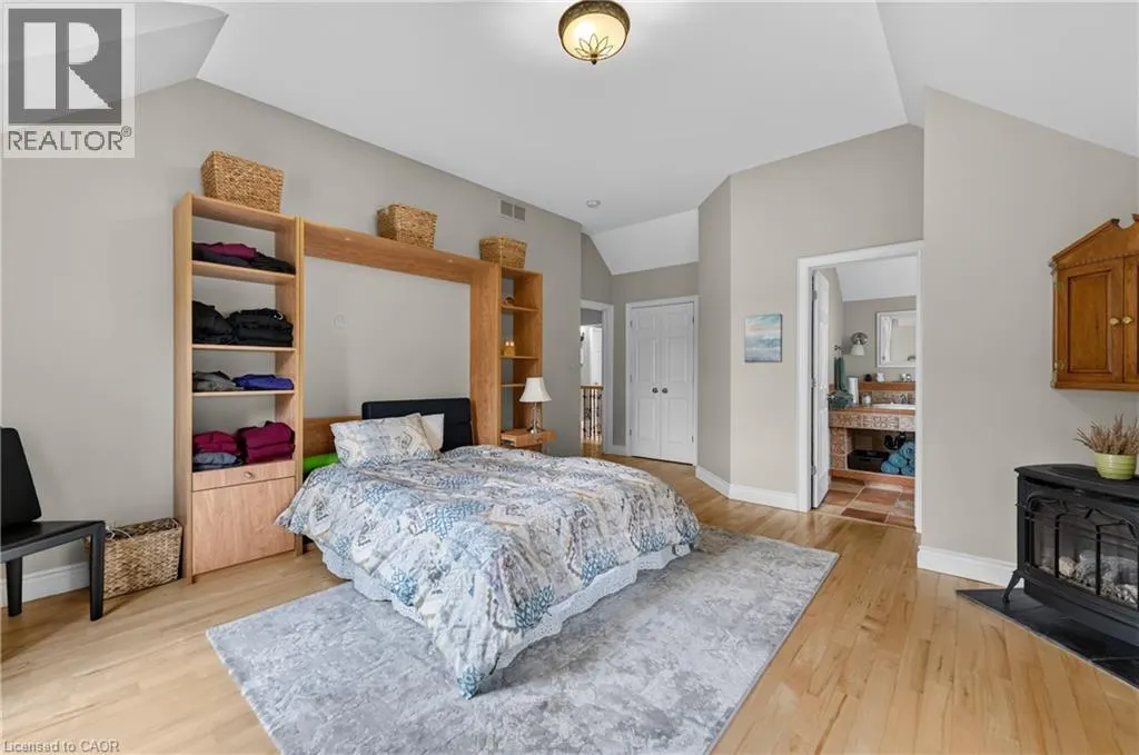 169 JOHN Street W