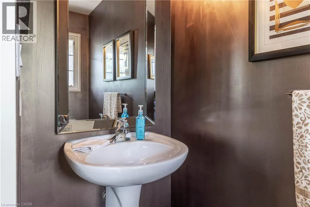 8625 UPPER CANADA Drive