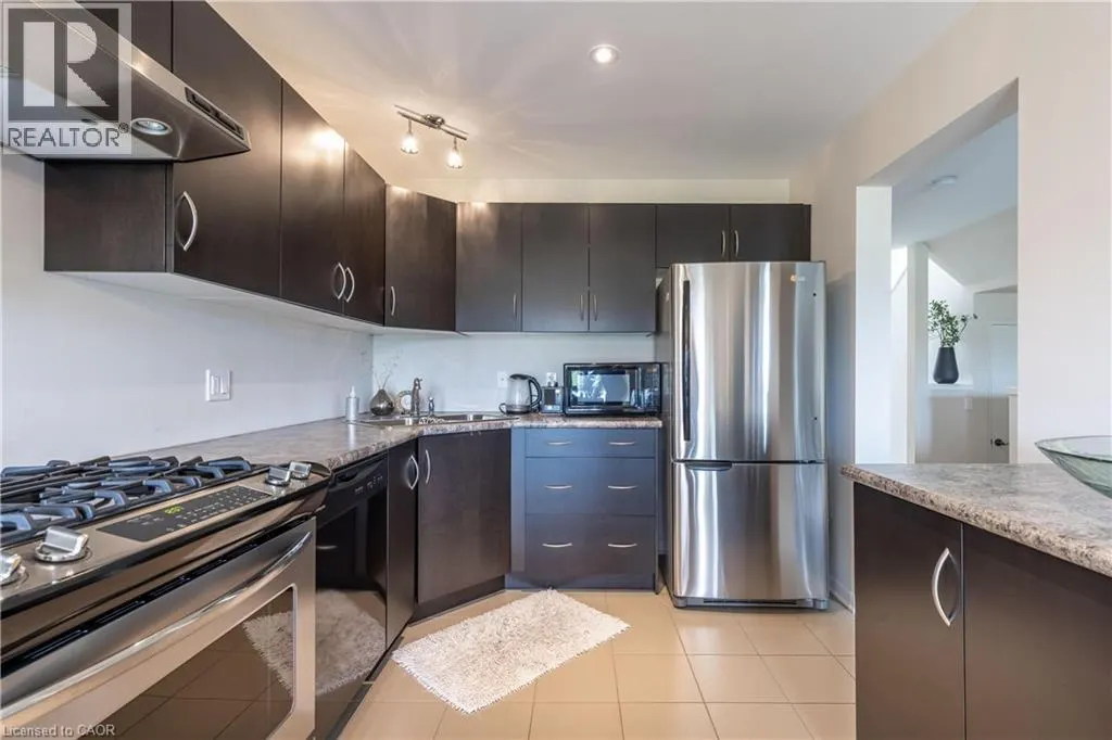 8625 UPPER CANADA Drive