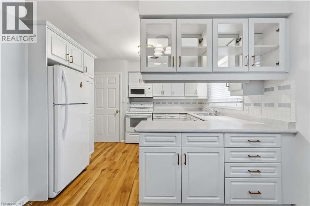 4 REGINA Avenue