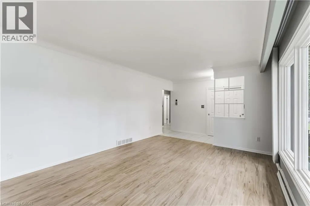 4 REGINA Avenue