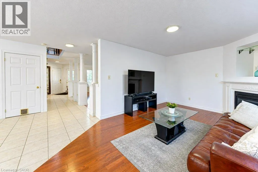 88 DECARO Crescent