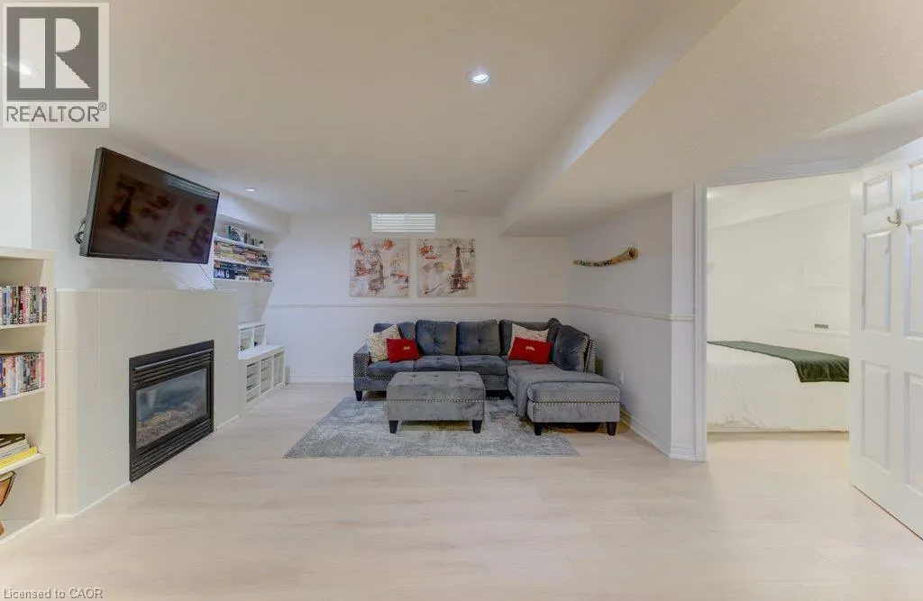 88 DECARO Crescent