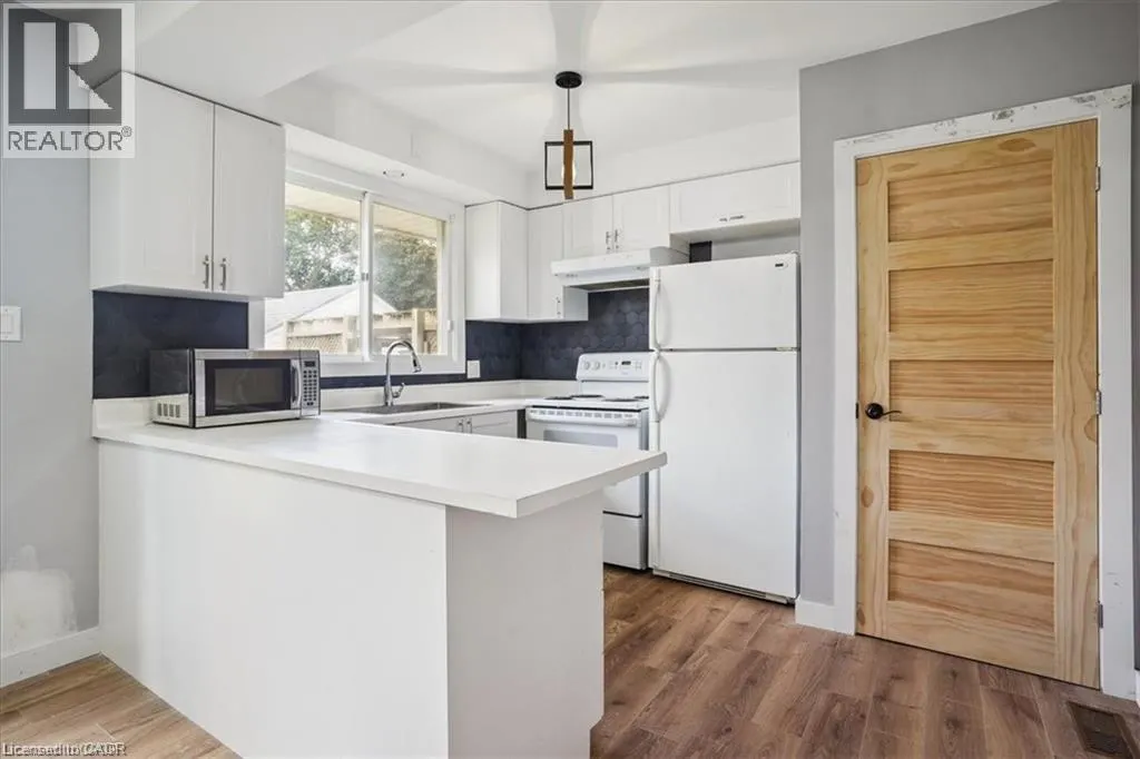 1 ROBROY Court Unit# UPPER UNIT #UPPER UNIT