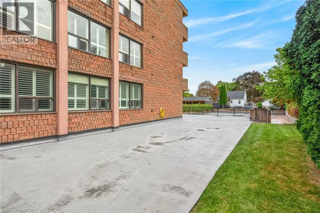 28 ROBINSON Street N Unit# 103 #103