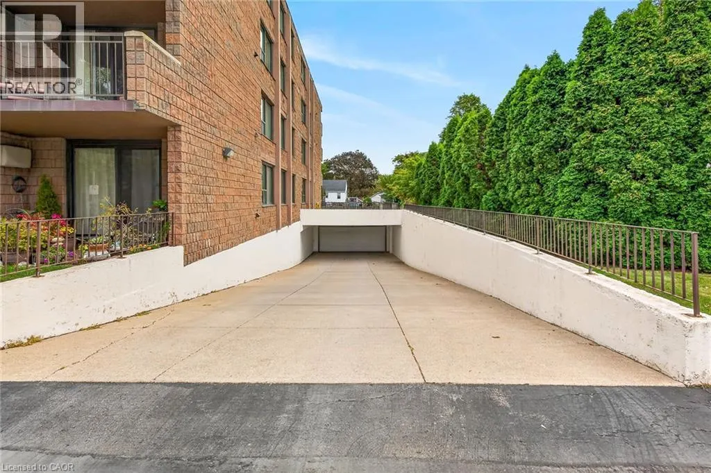 28 ROBINSON Street N Unit# 103 #103