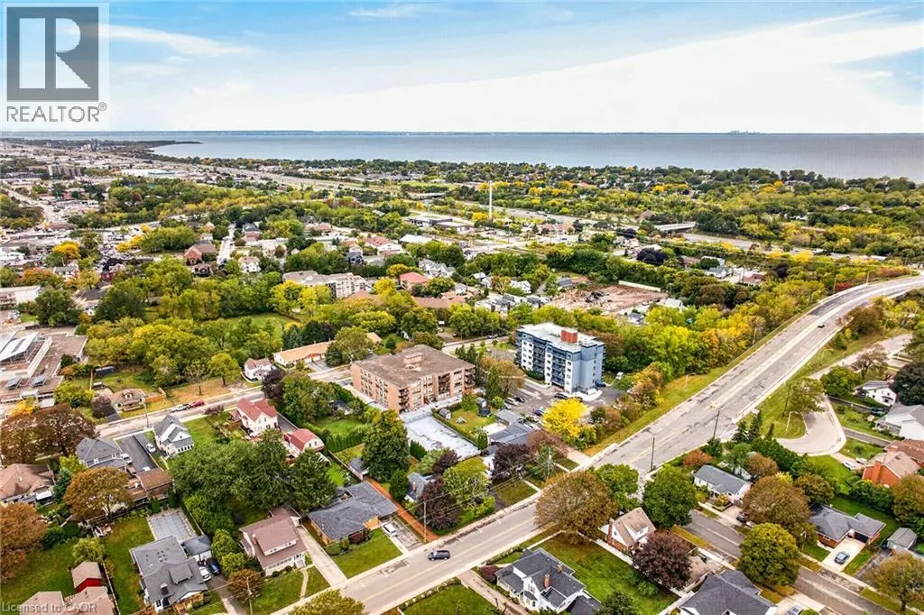 28 ROBINSON Street N Unit# 103 #103