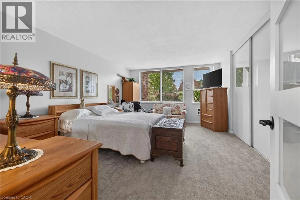 28 ROBINSON Street N Unit# 103 #103