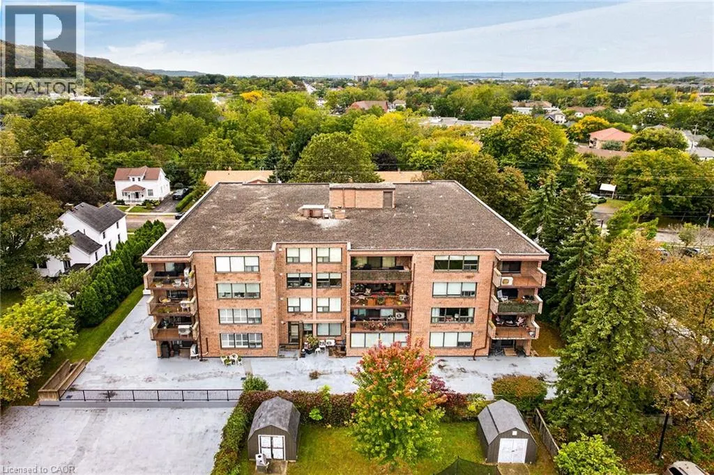 28 ROBINSON Street N Unit# 103 #103