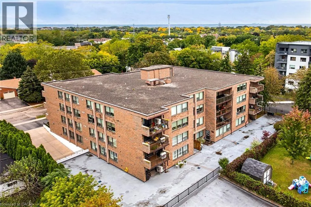 28 ROBINSON Street N Unit# 103 #103
