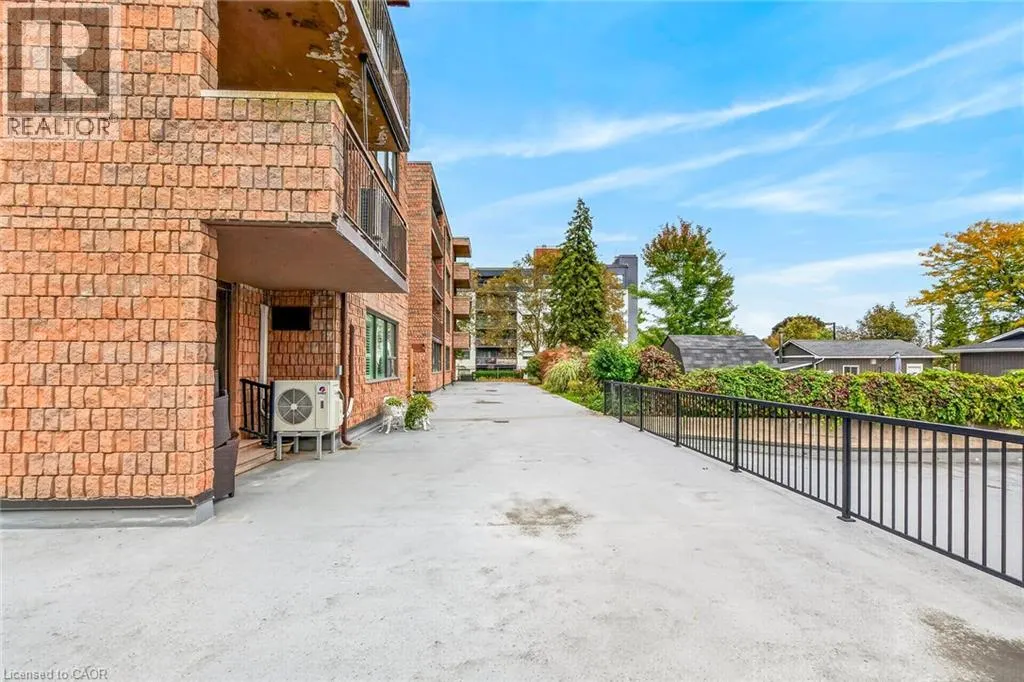 28 ROBINSON Street N Unit# 103 #103
