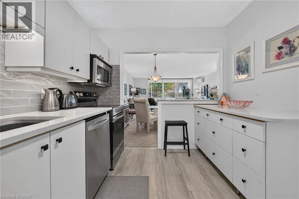 28 ROBINSON Street N Unit# 103 #103