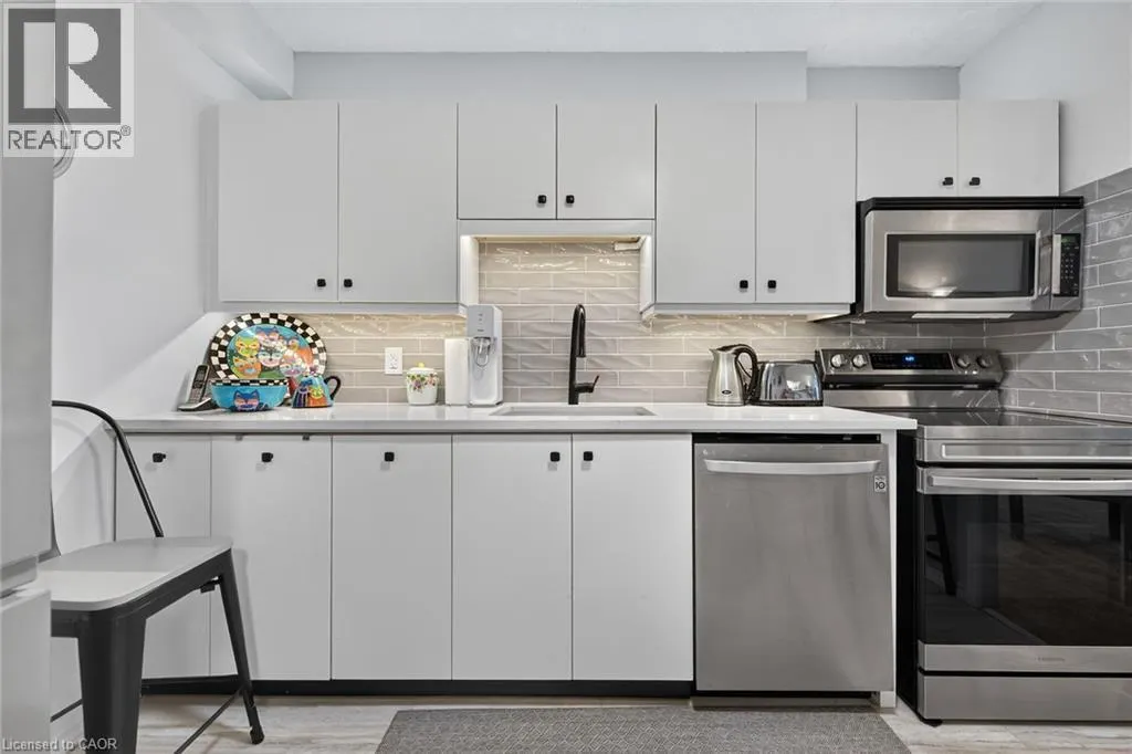 28 ROBINSON Street N Unit# 103 #103