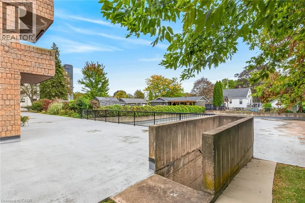 28 ROBINSON Street N Unit# 103 #103