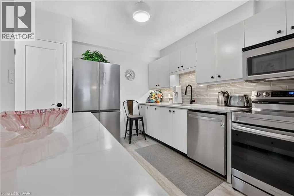 28 ROBINSON Street N Unit# 103 #103