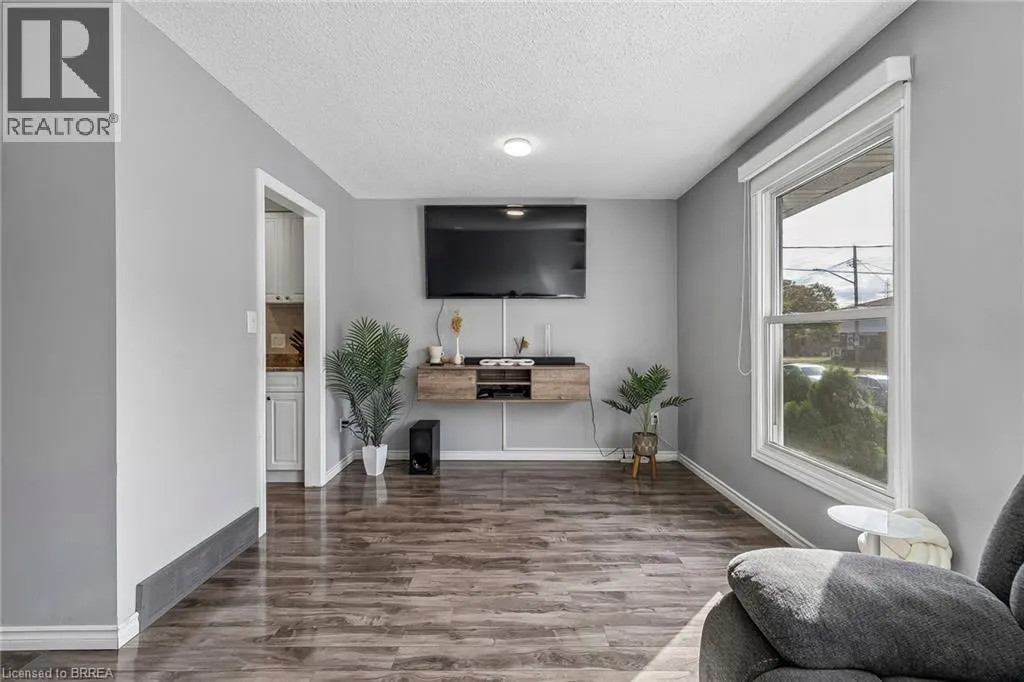 6 DEERFIELD Parkway