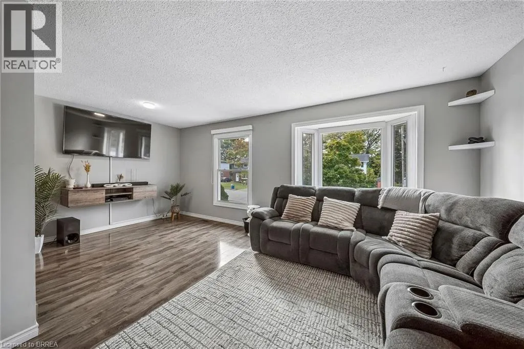 6 DEERFIELD Parkway