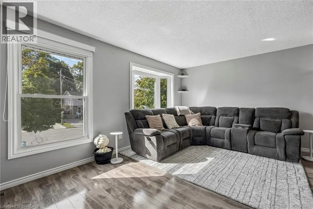 6 DEERFIELD Parkway