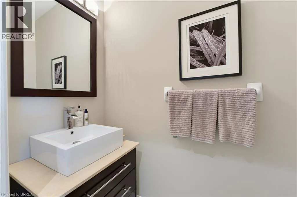 68 FAIRVIEW Drive Unit# 3 #3